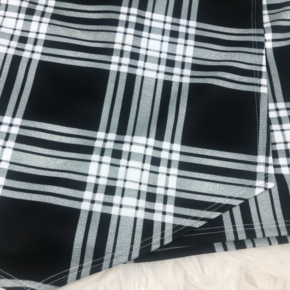 🍒Plaid skort black white size medium - Picture 2 of 5